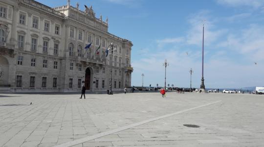 Trieste: città contesa con la Iugoslavia, città amata da Saba. Piazza Italia, la piazza più grande d’Italia