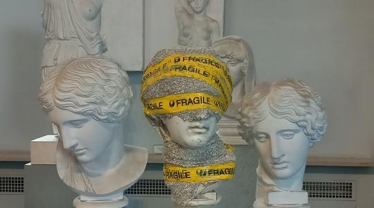 Fragile. Una mostra al Museo dell’arte classica