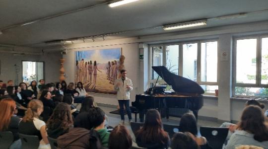 Gli alunni del Liceo Giulio Carlo Argan al concerto del pianista Alexander Gadjiev
